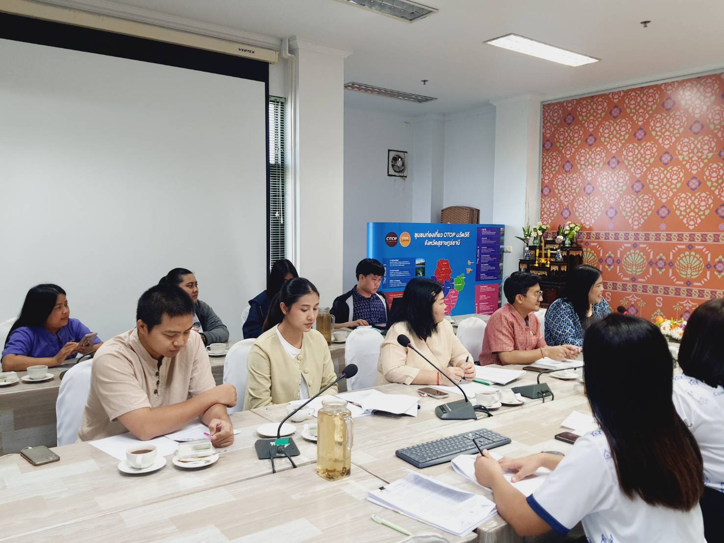 พช.สุราษฎร์ธานี โดยสำนักงานเลขานุการ อกส.จ.สุราษฎร์ธานี  พร้อมด้วย ผู้แทนกลไกการขับเคลื่อนกองทุนพัฒนาบทบาทสตรี ร่วมโครงการประชุมติดตามและประเมินผลการดำเนินงานทุนหมุนเวียนของกองทุนพัฒนาบทบาทสตรี ประจำปีงบประมาณ พ.ศ.2568