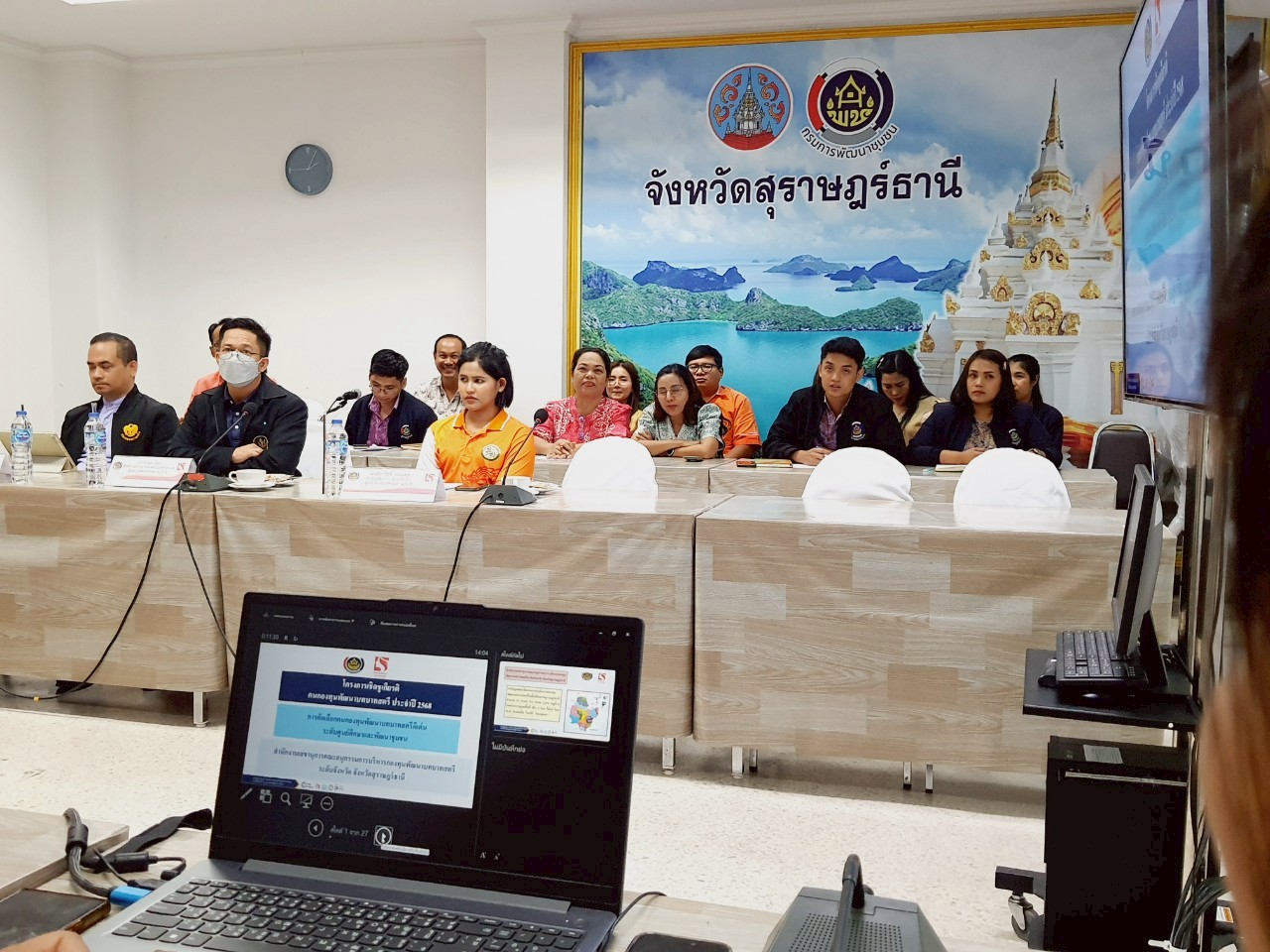 “พช.สุราษฎร์ธานี เข้ารับการคัดเลือก สำนักงานเลขานุการ อกส.จ. ดีเด่น’ ระดับศูนย์ศึกษาและพัฒนาชุมชน” พร้อมเดินหน้าสนับสนุนบทบาทสตรีอย่างยั่งยืน