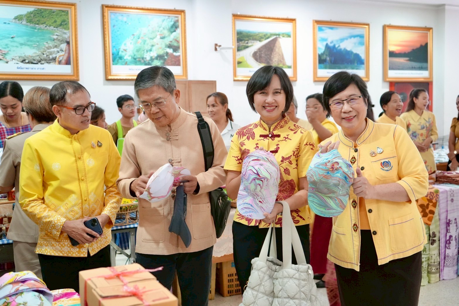 📣พช.สุราษฎร์ธานี จัดพิธีมอบประกาศเกียรติคุณคนกองทุนพัฒนาบทบาทสตรีดีเด่นระดับจังหวัด ตามโครงการเชิดชูเกียรติคนกองทุนพัฒนาบทบาทสตรี ประจำปี 2568 และประกาศเกียรติคุณสตรีดีเด่นการขับเคลื่อนนโยบายกระทรวงมหาดไทย ประจำปี 2568