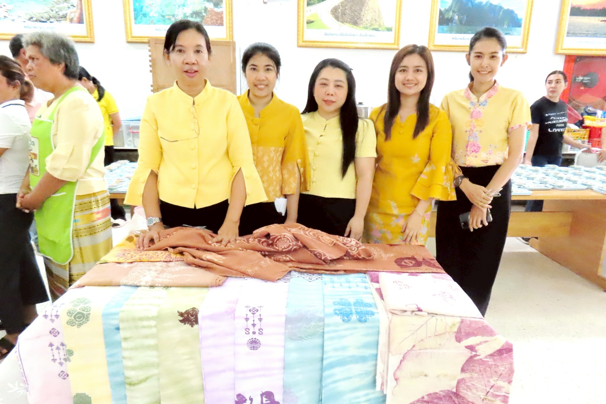 📣พช.สุราษฎร์ธานี จัดพิธีมอบประกาศเกียรติคุณคนกองทุนพัฒนาบทบาทสตรีดีเด่นระดับจังหวัด ตามโครงการเชิดชูเกียรติคนกองทุนพัฒนาบทบาทสตรี ประจำปี 2568 และประกาศเกียรติคุณสตรีดีเด่นการขับเคลื่อนนโยบายกระทรวงมหาดไทย ประจำปี 2568