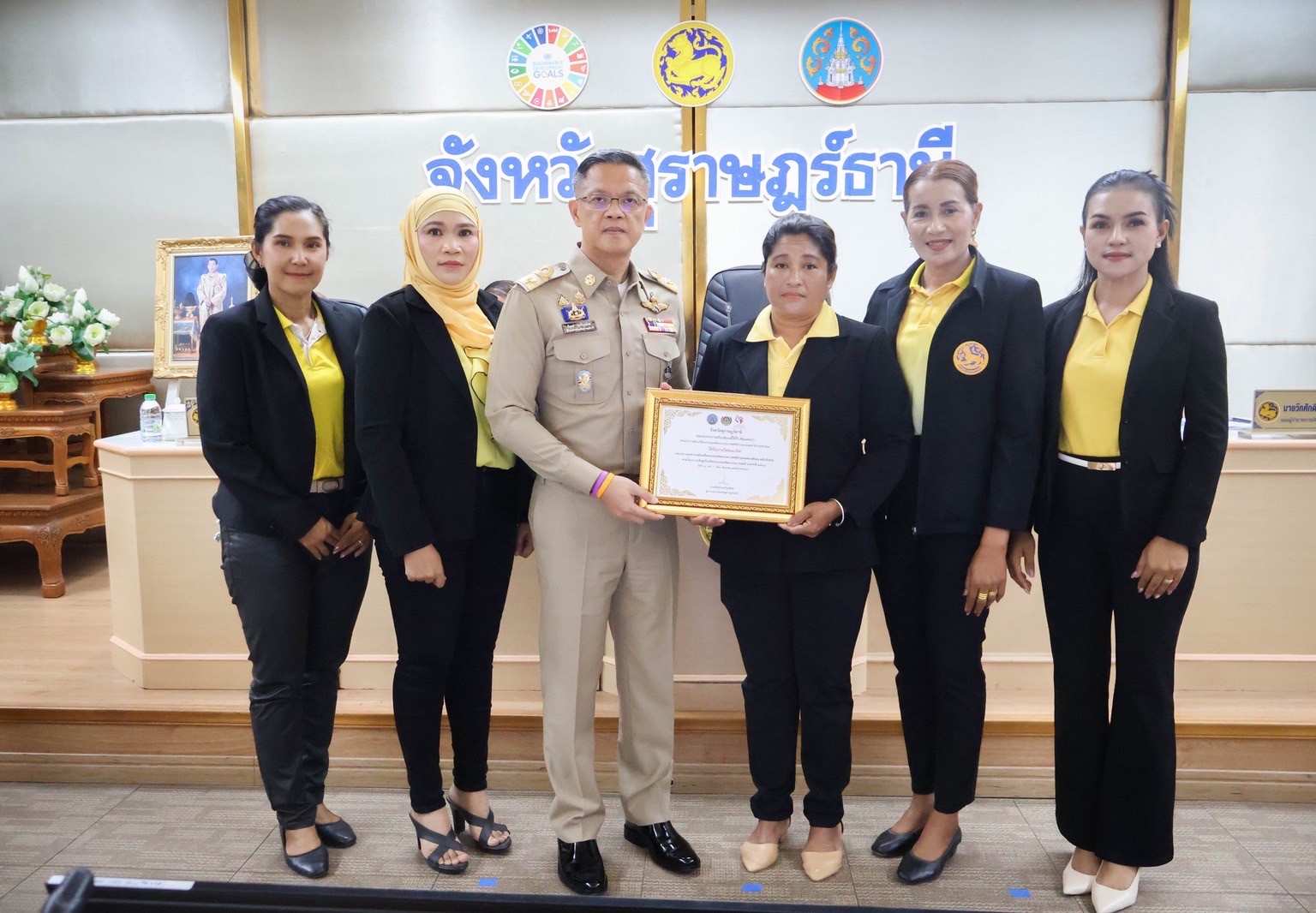 📣พช.สุราษฎร์ธานี จัดพิธีมอบประกาศเกียรติคุณคนกองทุนพัฒนาบทบาทสตรีดีเด่นระดับจังหวัด ตามโครงการเชิดชูเกียรติคนกองทุนพัฒนาบทบาทสตรี ประจำปี 2568 และประกาศเกียรติคุณสตรีดีเด่นการขับเคลื่อนนโยบายกระทรวงมหาดไทย ประจำปี 2568