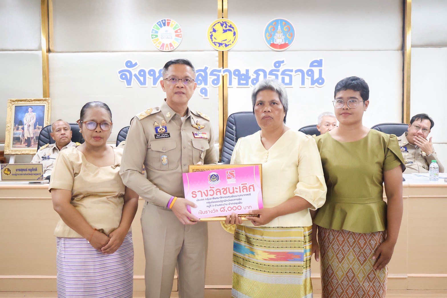 📣พช.สุราษฎร์ธานี จัดพิธีมอบประกาศเกียรติคุณคนกองทุนพัฒนาบทบาทสตรีดีเด่นระดับจังหวัด ตามโครงการเชิดชูเกียรติคนกองทุนพัฒนาบทบาทสตรี ประจำปี 2568 และประกาศเกียรติคุณสตรีดีเด่นการขับเคลื่อนนโยบายกระทรวงมหาดไทย ประจำปี 2568