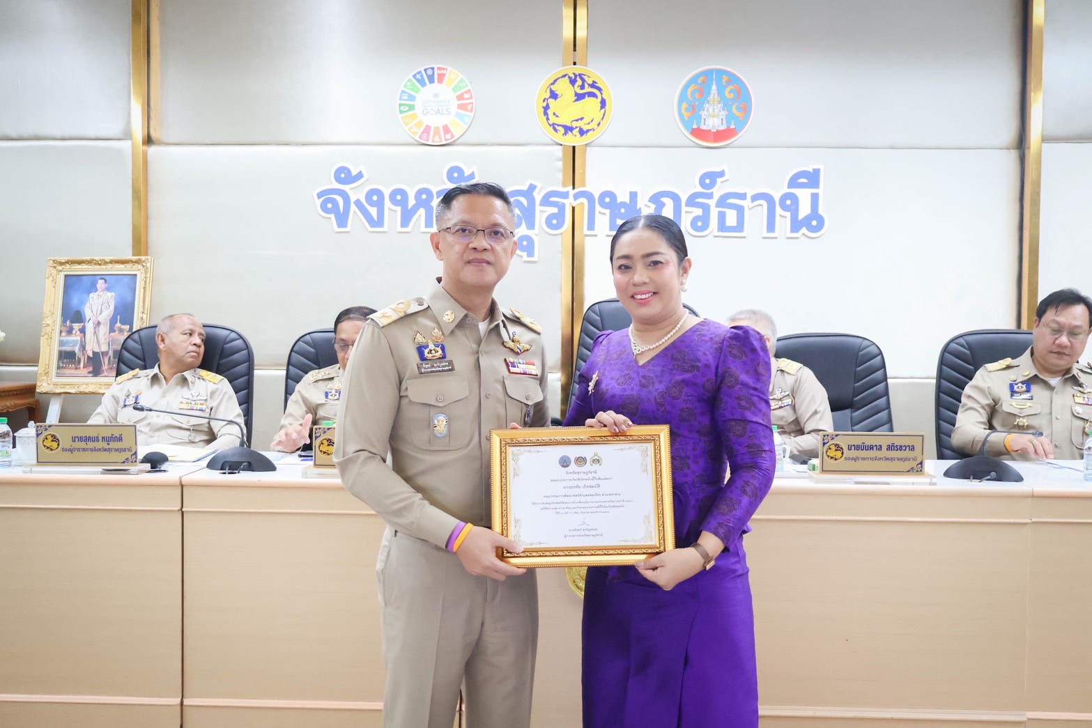 📣พช.สุราษฎร์ธานี จัดพิธีมอบประกาศเกียรติคุณคนกองทุนพัฒนาบทบาทสตรีดีเด่นระดับจังหวัด ตามโครงการเชิดชูเกียรติคนกองทุนพัฒนาบทบาทสตรี ประจำปี 2568 และประกาศเกียรติคุณสตรีดีเด่นการขับเคลื่อนนโยบายกระทรวงมหาดไทย ประจำปี 2568