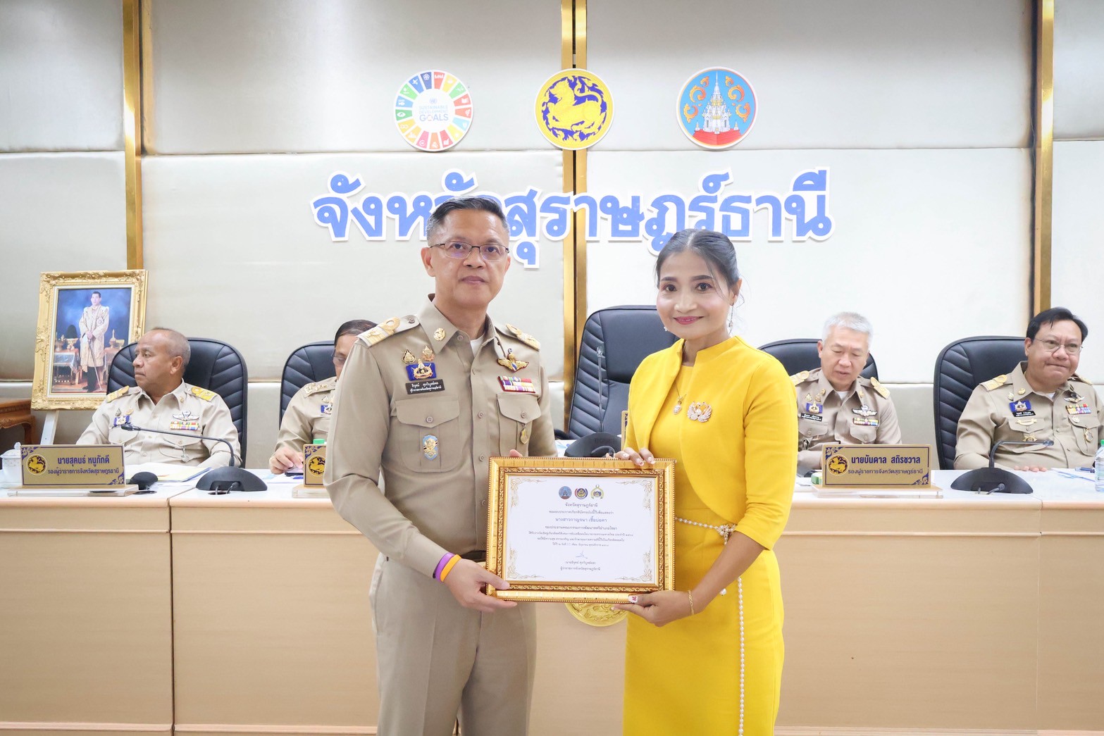 📣พช.สุราษฎร์ธานี จัดพิธีมอบประกาศเกียรติคุณคนกองทุนพัฒนาบทบาทสตรีดีเด่นระดับจังหวัด ตามโครงการเชิดชูเกียรติคนกองทุนพัฒนาบทบาทสตรี ประจำปี 2568 และประกาศเกียรติคุณสตรีดีเด่นการขับเคลื่อนนโยบายกระทรวงมหาดไทย ประจำปี 2568