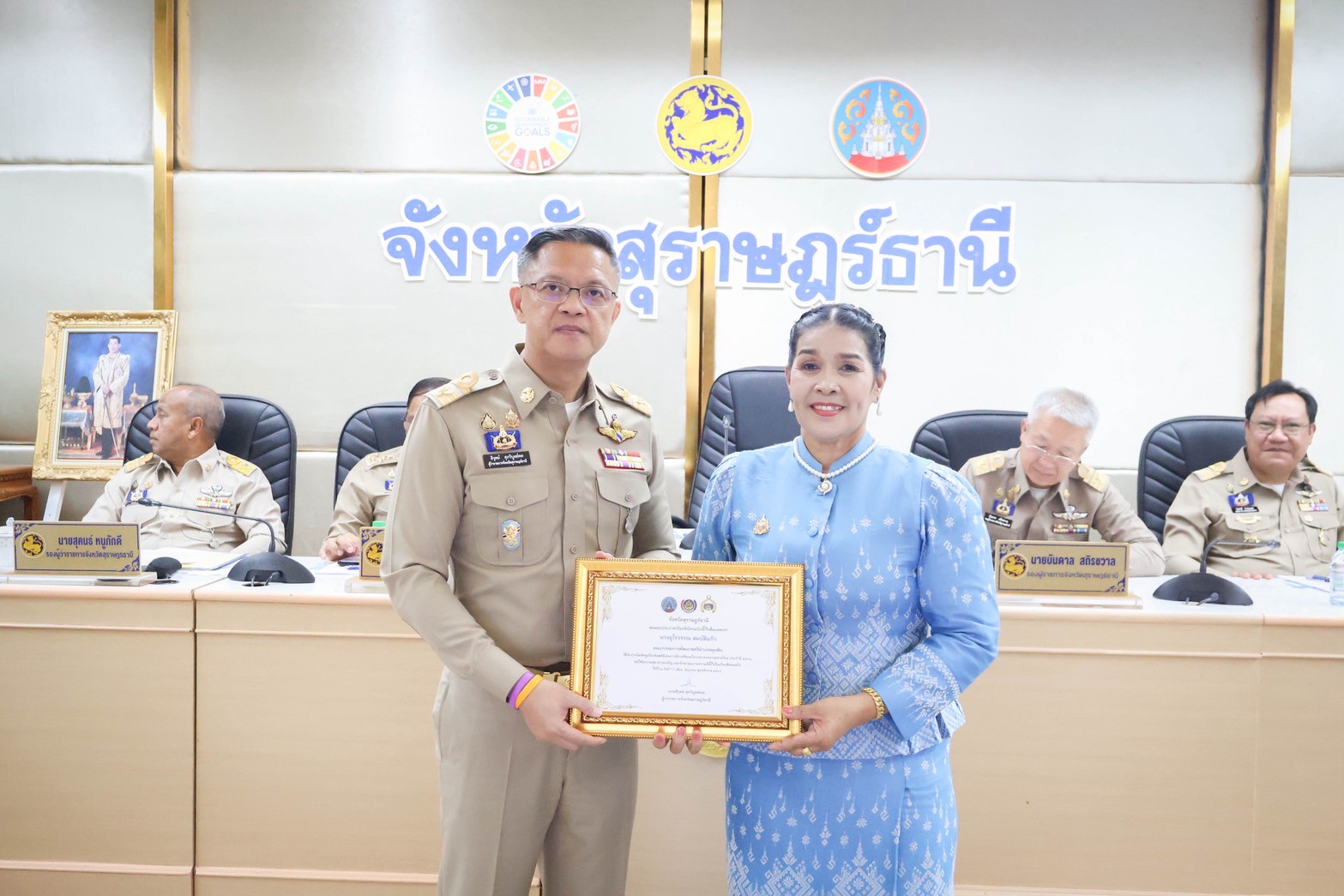 📣พช.สุราษฎร์ธานี จัดพิธีมอบประกาศเกียรติคุณคนกองทุนพัฒนาบทบาทสตรีดีเด่นระดับจังหวัด ตามโครงการเชิดชูเกียรติคนกองทุนพัฒนาบทบาทสตรี ประจำปี 2568 และประกาศเกียรติคุณสตรีดีเด่นการขับเคลื่อนนโยบายกระทรวงมหาดไทย ประจำปี 2568