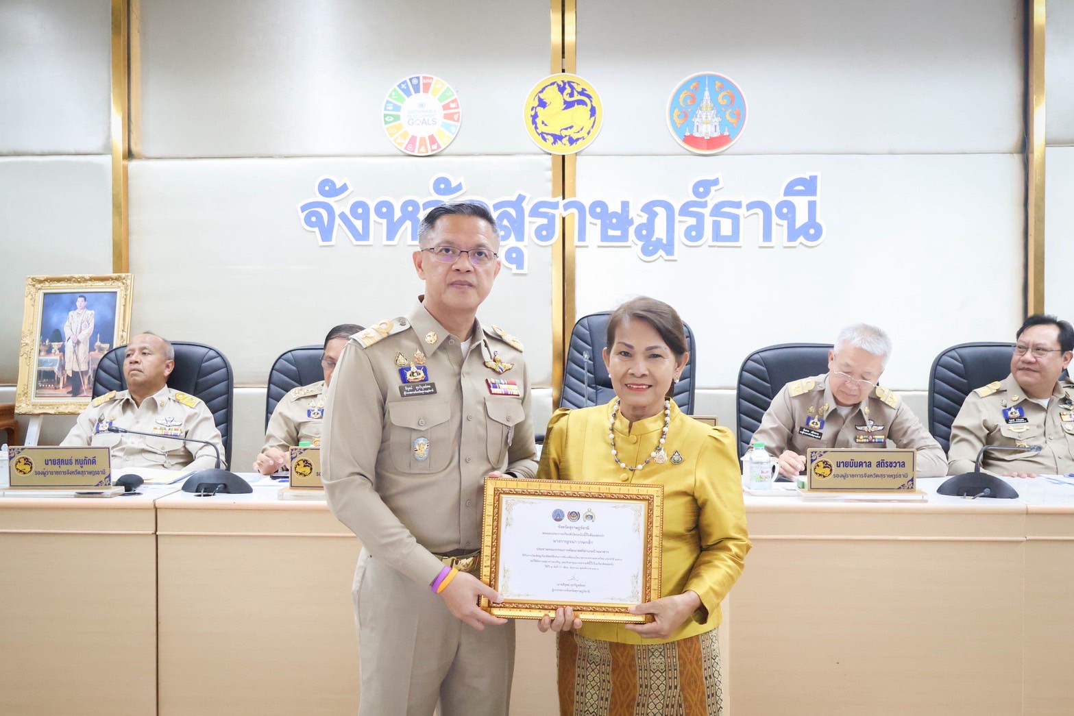 📣พช.สุราษฎร์ธานี จัดพิธีมอบประกาศเกียรติคุณคนกองทุนพัฒนาบทบาทสตรีดีเด่นระดับจังหวัด ตามโครงการเชิดชูเกียรติคนกองทุนพัฒนาบทบาทสตรี ประจำปี 2568 และประกาศเกียรติคุณสตรีดีเด่นการขับเคลื่อนนโยบายกระทรวงมหาดไทย ประจำปี 2568