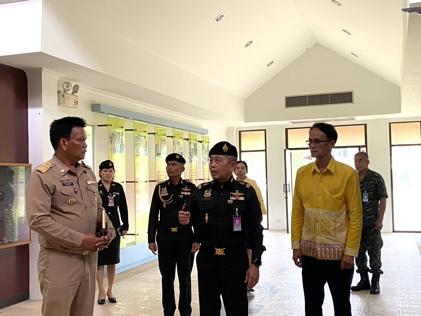 พช.สุราษฎร์ ร่วมกับมณฑลทหารบกที่ ๔๕ จัดหาพื้นที่เตรียมเปิดศูนย์จำหน่ายผลิตภัณฑ์ OTOP จังหวัดสุราษฎร์ธานี