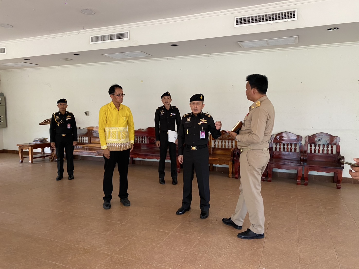 พช.สุราษฎร์ ร่วมกับมณฑลทหารบกที่ ๔๕ จัดหาพื้นที่เตรียมเปิดศูนย์จำหน่ายผลิตภัณฑ์ OTOP จังหวัดสุราษฎร์ธานี