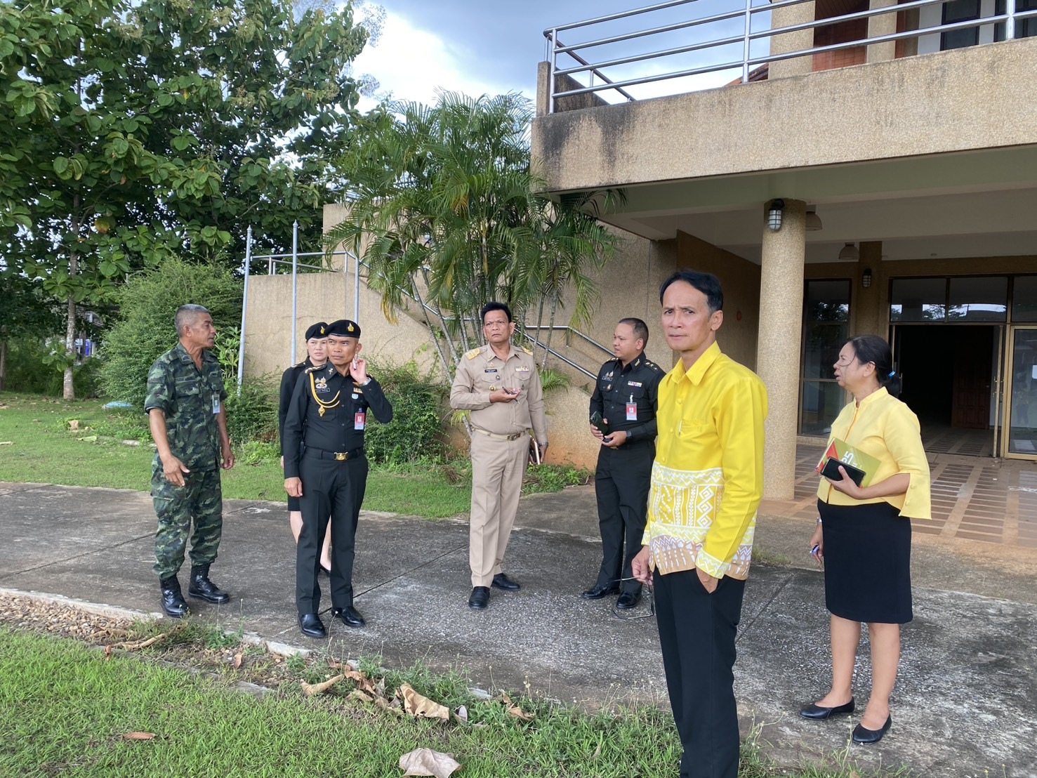 พช.สุราษฎร์ ร่วมกับมณฑลทหารบกที่ ๔๕ จัดหาพื้นที่เตรียมเปิดศูนย์จำหน่ายผลิตภัณฑ์ OTOP จังหวัดสุราษฎร์ธานี