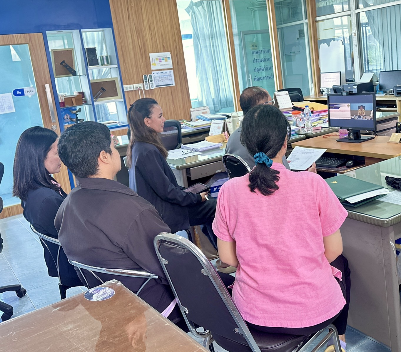 พช.สุราษฎร์ธานี ร่วมประชุมกรมการพัฒนาชุมชน ครั้งที่ 7/2568 ผ่านการถ่ายทอดสัญญาณผ่านระบบการประชุมทางไกล Video Conference