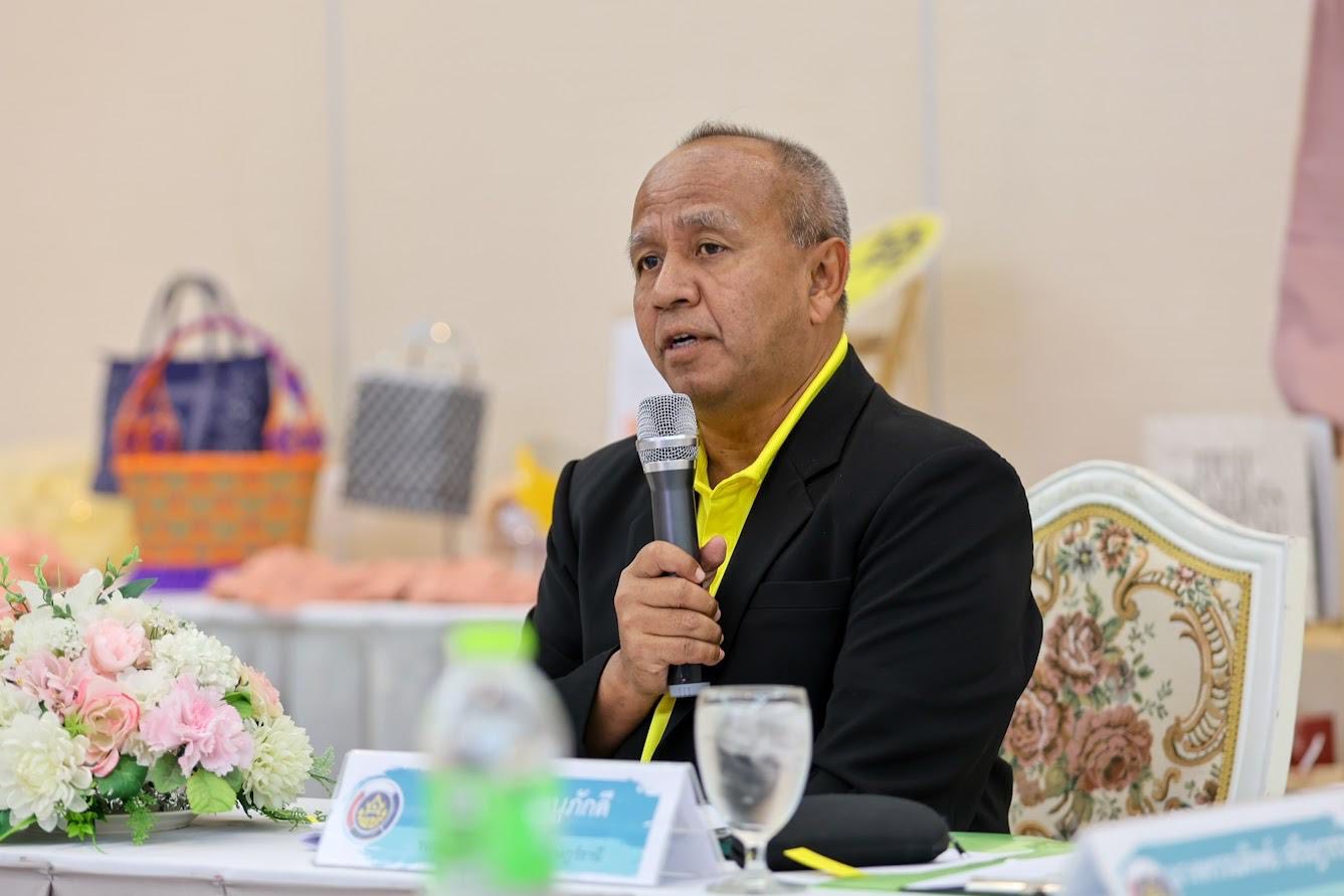 พช.สุราษฎร์ คัดสรรสุดยอดผ้าไทย! ประกวด “ผ้าลายสิริราชพัสตราภรณ์” 2568