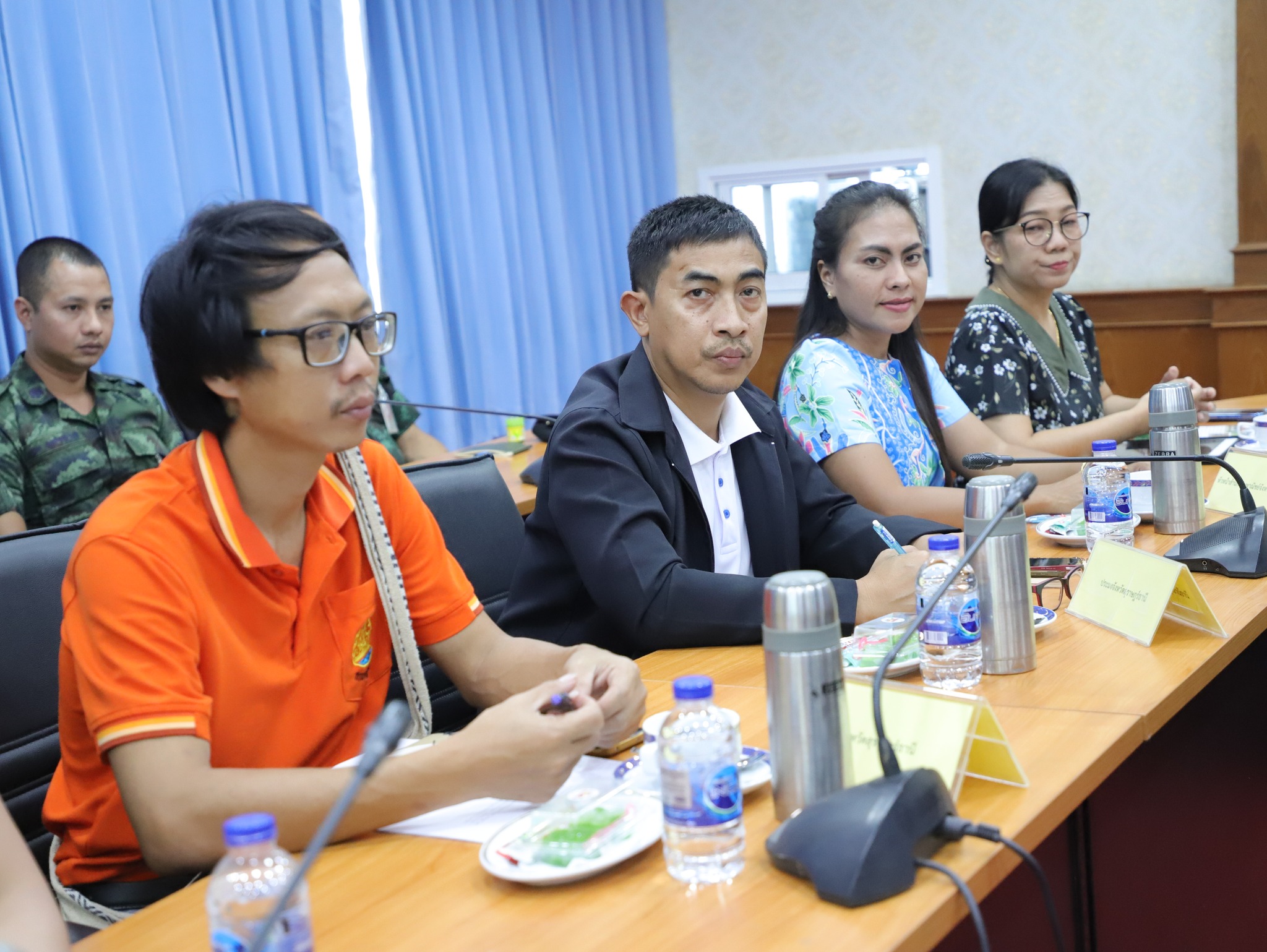 พช.สุราษฎร์ธานี ร่วมประชุมเพื่อบูรณาการขับเคลื่อนกิจกรรมศูนย์เรียนรู้ตามหลักปรัชญาของเศรษฐกิจพอเพียงค่ายวิภาวดีรังสิต