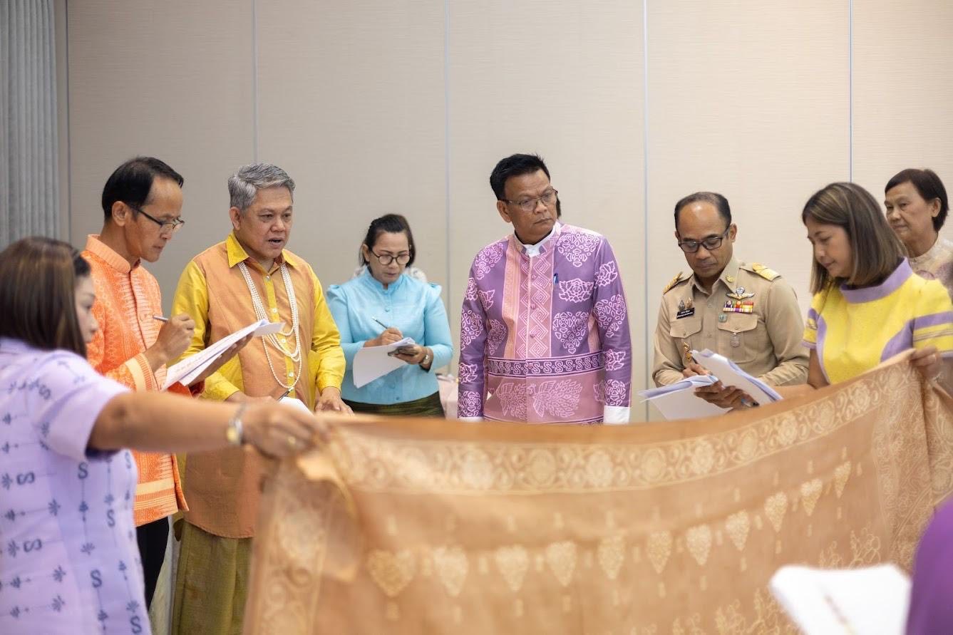 พช.สุราษฎร์ คัดสรรสุดยอดผ้าไทย! ประกวด “ผ้าลายสิริราชพัสตราภรณ์” 2568