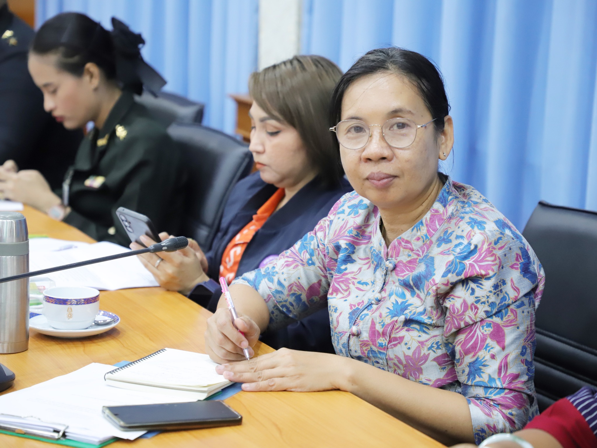 พช.สุราษฎร์ธานี ร่วมประชุมเพื่อบูรณาการขับเคลื่อนกิจกรรมศูนย์เรียนรู้ตามหลักปรัชญาของเศรษฐกิจพอเพียงค่ายวิภาวดีรังสิต