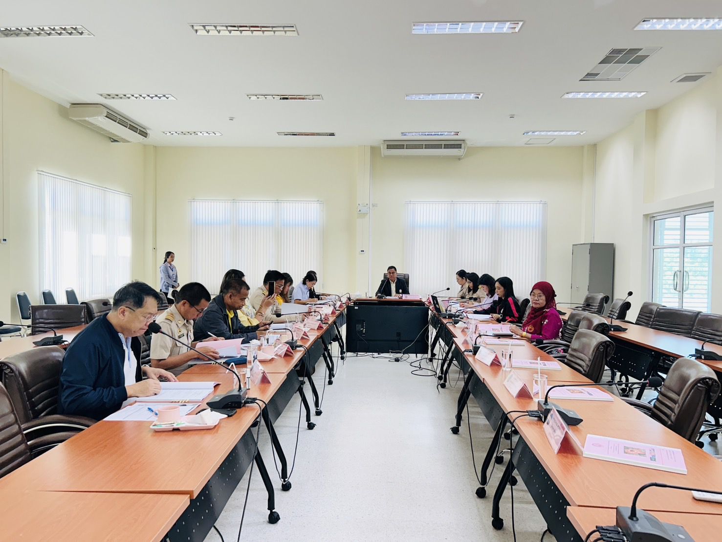 พช.สุราษฎร์ธานี ร่วมประชุมคณะอนุกรรมการบริหารกองทุนส่งเสริมการจัดสวัสติการสังคมจังหวัดสุราษฎร์ธานี ครั้งที่ 2/2568