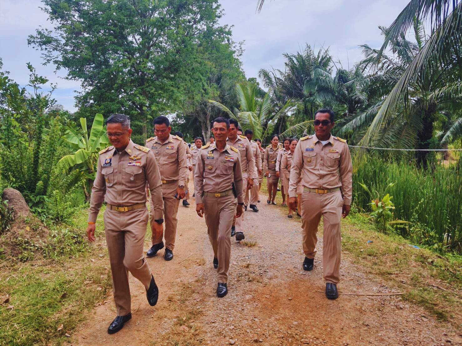 📢พช.สุราษฎร์ธานี จัดพิธีส่งมอบ “บ้านห่วงใยจากใจ GLO ประจำปี ๒๕๖๘”