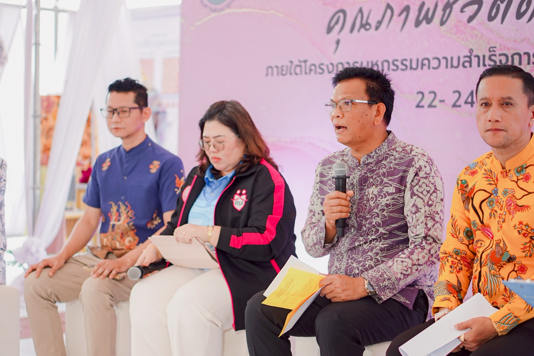 📢พช.สุราษฎร์ธานี จัดกิจกรรม “Better Life Showcase คุณภาพชีวิตดี วิถียั่งยืน” ภายใต้โครงการมหกรรมความสำเร็จการพัฒนาคุณภาพชีวิตของประชาชน พร้อมบูรณาการจัดแสดงและจำหน่ายสินค้าภายใต้โครงการส่งเสริมการสร้างรายได้จากกิจการอาหารปลอดภัย กิจกรรมเชื่อมโยงช่องทางการตลาดในการสร้างรายได้จากกิจการอาหารปลอดภัย