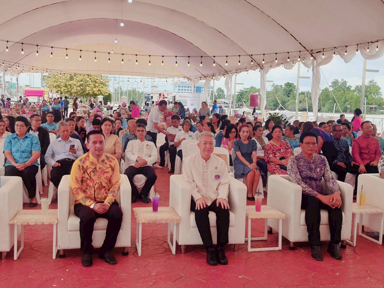 📢พช.สุราษฎร์ธานี จัดกิจกรรม “Better Life Showcase คุณภาพชีวิตดี วิถียั่งยืน” ภายใต้โครงการมหกรรมความสำเร็จการพัฒนาคุณภาพชีวิตของประชาชน พร้อมบูรณาการจัดแสดงและจำหน่ายสินค้าภายใต้โครงการส่งเสริมการสร้างรายได้จากกิจการอาหารปลอดภัย กิจกรรมเชื่อมโยงช่องทางการตลาดในการสร้างรายได้จากกิจการอาหารปลอดภัย