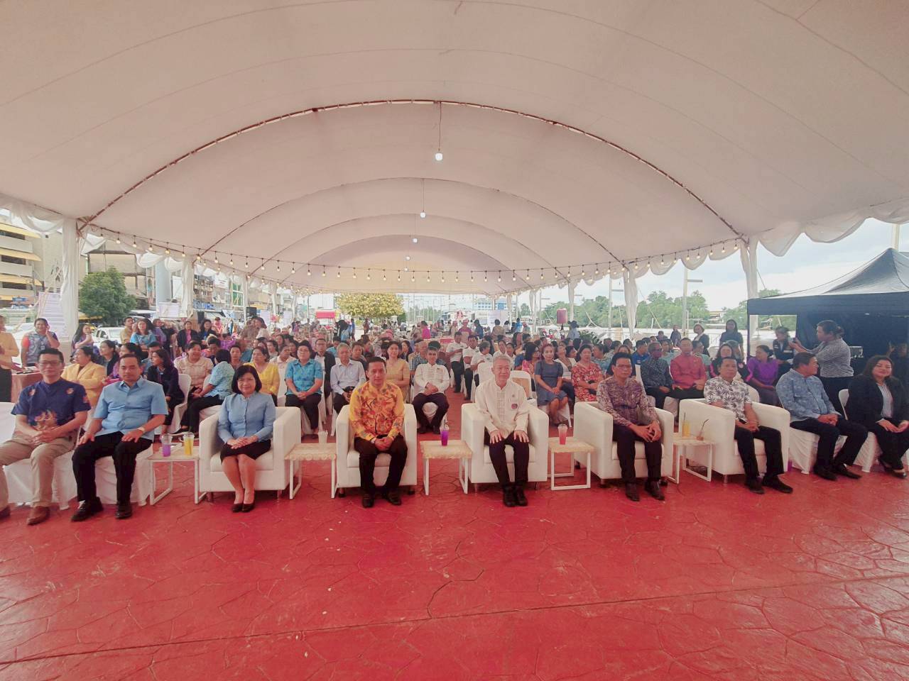 📢พช.สุราษฎร์ธานี จัดกิจกรรม “Better Life Showcase คุณภาพชีวิตดี วิถียั่งยืน” ภายใต้โครงการมหกรรมความสำเร็จการพัฒนาคุณภาพชีวิตของประชาชน พร้อมบูรณาการจัดแสดงและจำหน่ายสินค้าภายใต้โครงการส่งเสริมการสร้างรายได้จากกิจการอาหารปลอดภัย กิจกรรมเชื่อมโยงช่องทางการตลาดในการสร้างรายได้จากกิจการอาหารปลอดภัย