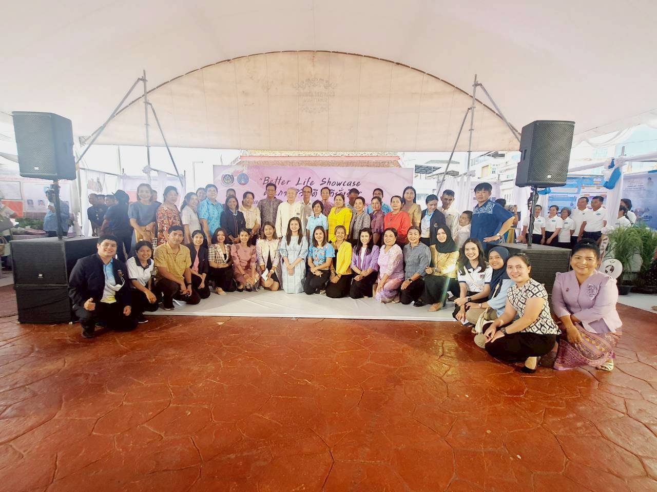 📢พช.สุราษฎร์ธานี จัดกิจกรรม “Better Life Showcase คุณภาพชีวิตดี วิถียั่งยืน” ภายใต้โครงการมหกรรมความสำเร็จการพัฒนาคุณภาพชีวิตของประชาชน พร้อมบูรณาการจัดแสดงและจำหน่ายสินค้าภายใต้โครงการส่งเสริมการสร้างรายได้จากกิจการอาหารปลอดภัย กิจกรรมเชื่อมโยงช่องทางการตลาดในการสร้างรายได้จากกิจการอาหารปลอดภัย