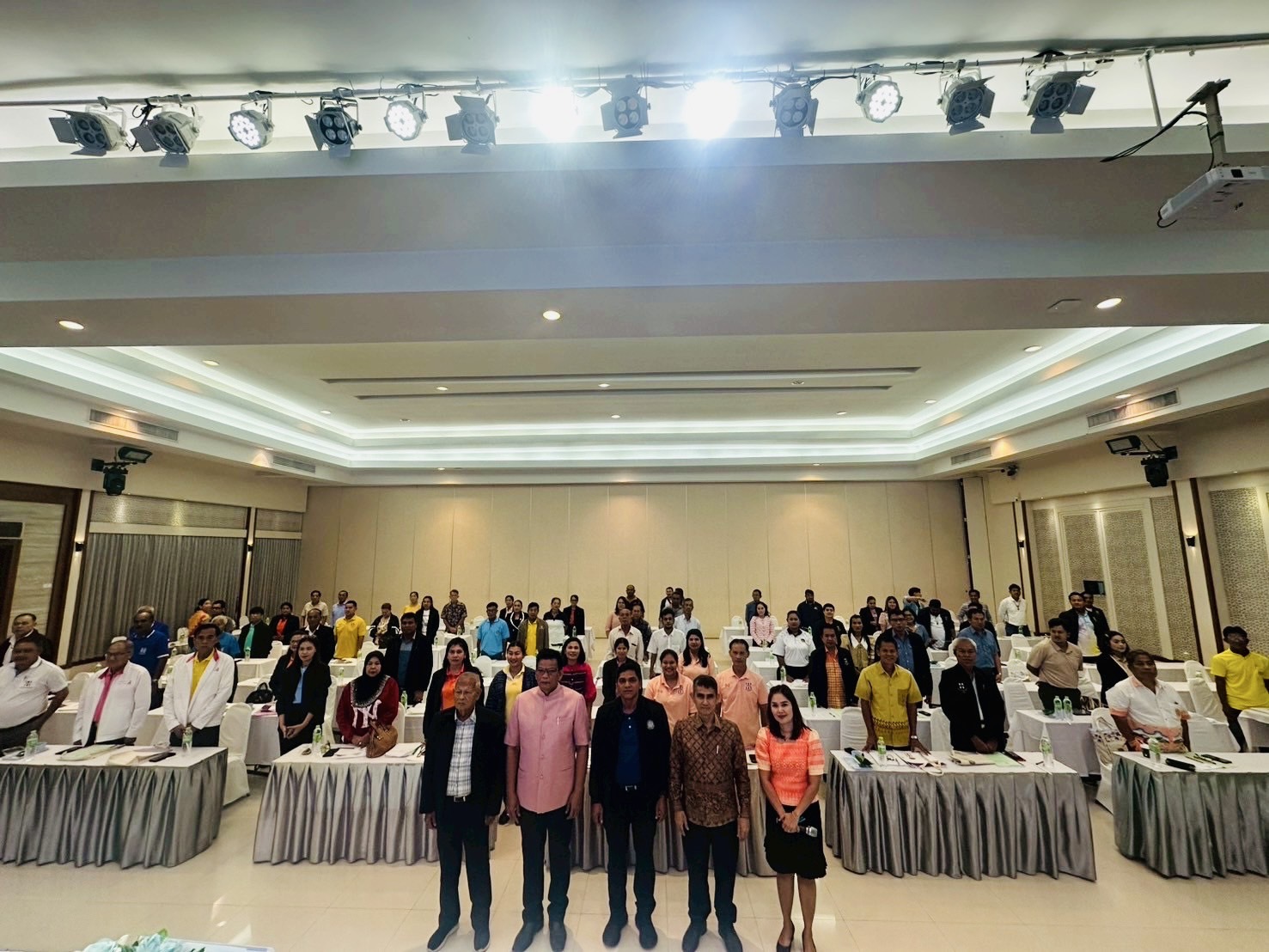 📢 พช.สุราษฎร์ธานี จับมือเครือข่าย กทบ.จังหวัดสุราษฎร์ธานี เดินหน้าแก้ปัญหากองทุนหมู่บ้านและชุมชนเมือง